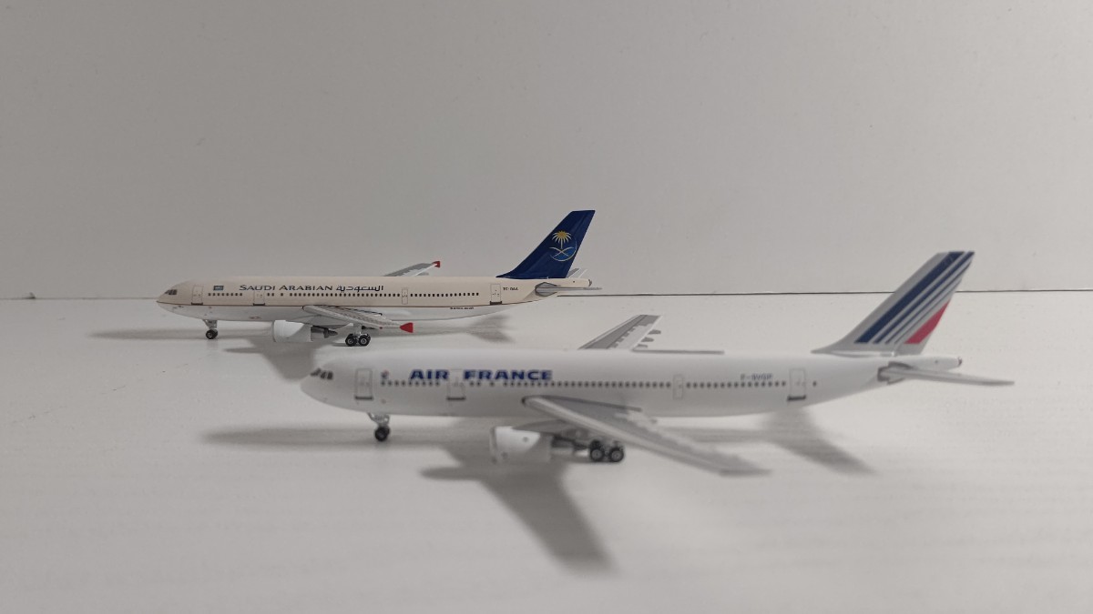 1/400 Phoenix AIR FRANCE / SAUDI ARABIA AIRLINES AIRBUS A300-600 旅客機2機セットの画像2
