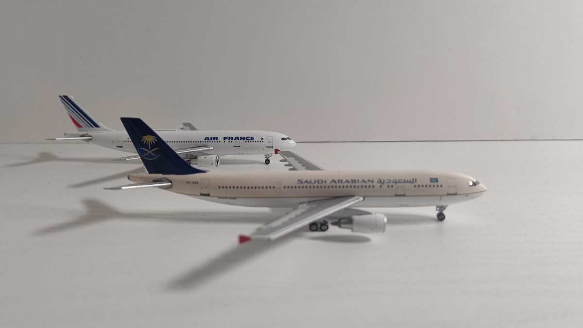 1/400 Phoenix AIR FRANCE / SAUDI ARABIA AIRLINES AIRBUS A300-600 旅客機2機セットの画像3