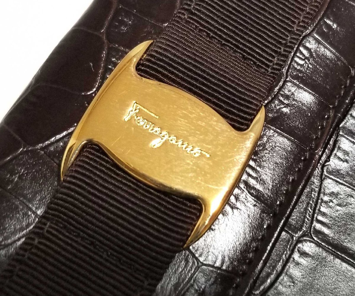 新品同様 フェラガモ 二つ折り 財布 ヴァラ リボン レザー レディース コンパクト ブラウン Salvatore Ferragamo 【中古】_画像5