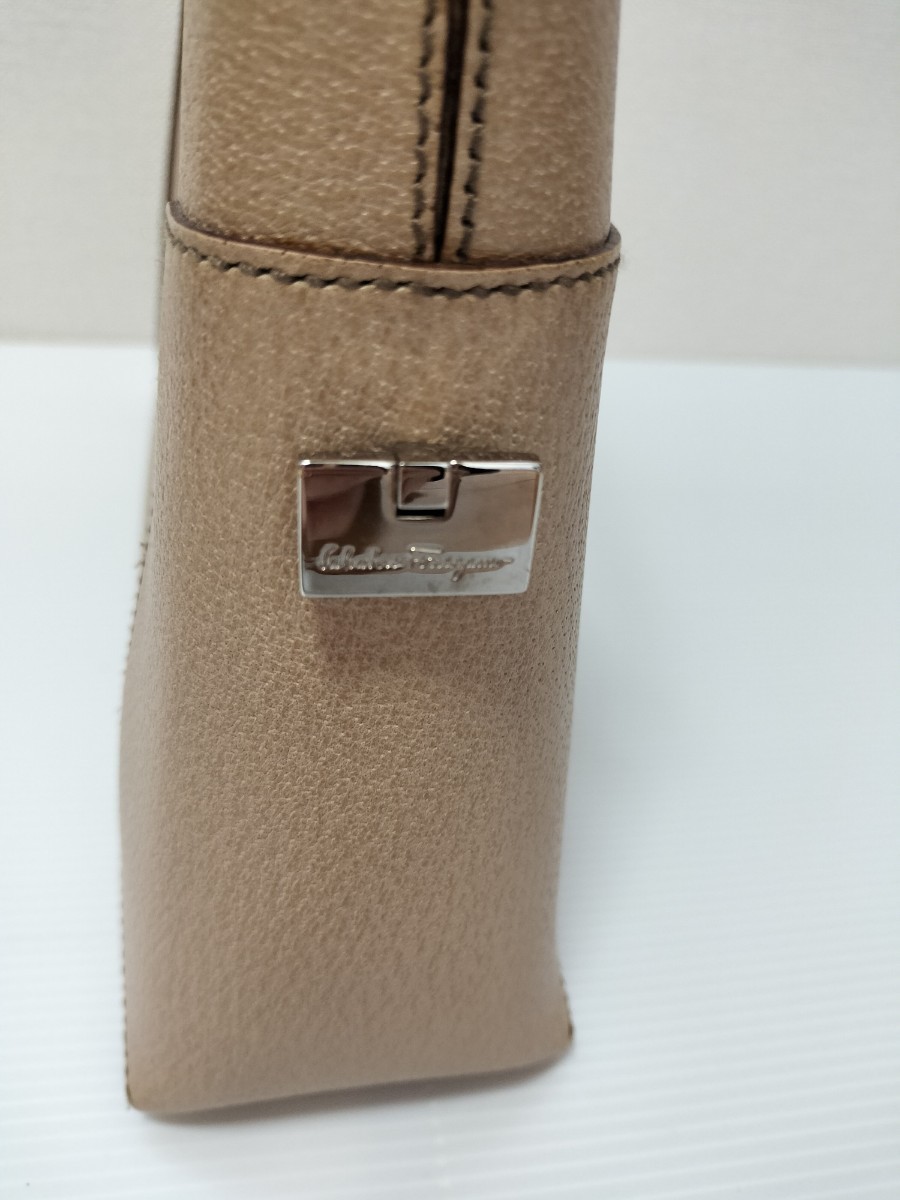 kz0812 019 中古 現状品 Ferragamo フェラガモ レザー ハンドバッグ ショルダーバッグ ワンショルダーバック ベージュ_画像6