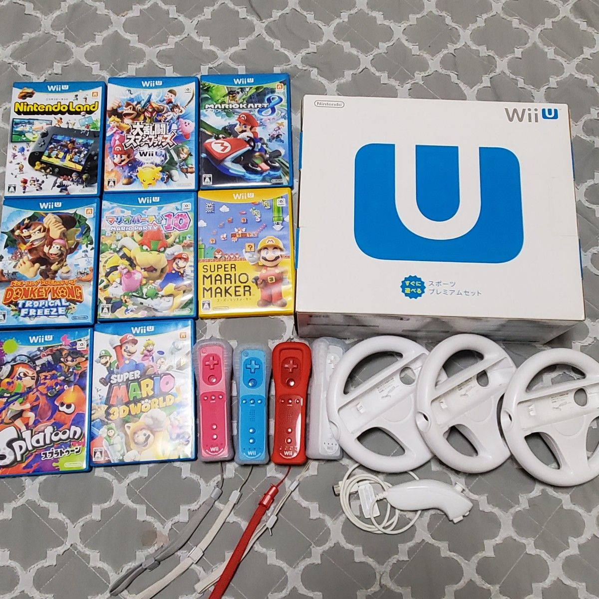 Nintendo Wii U 本体のセット　ソフト８本　リモコン４本