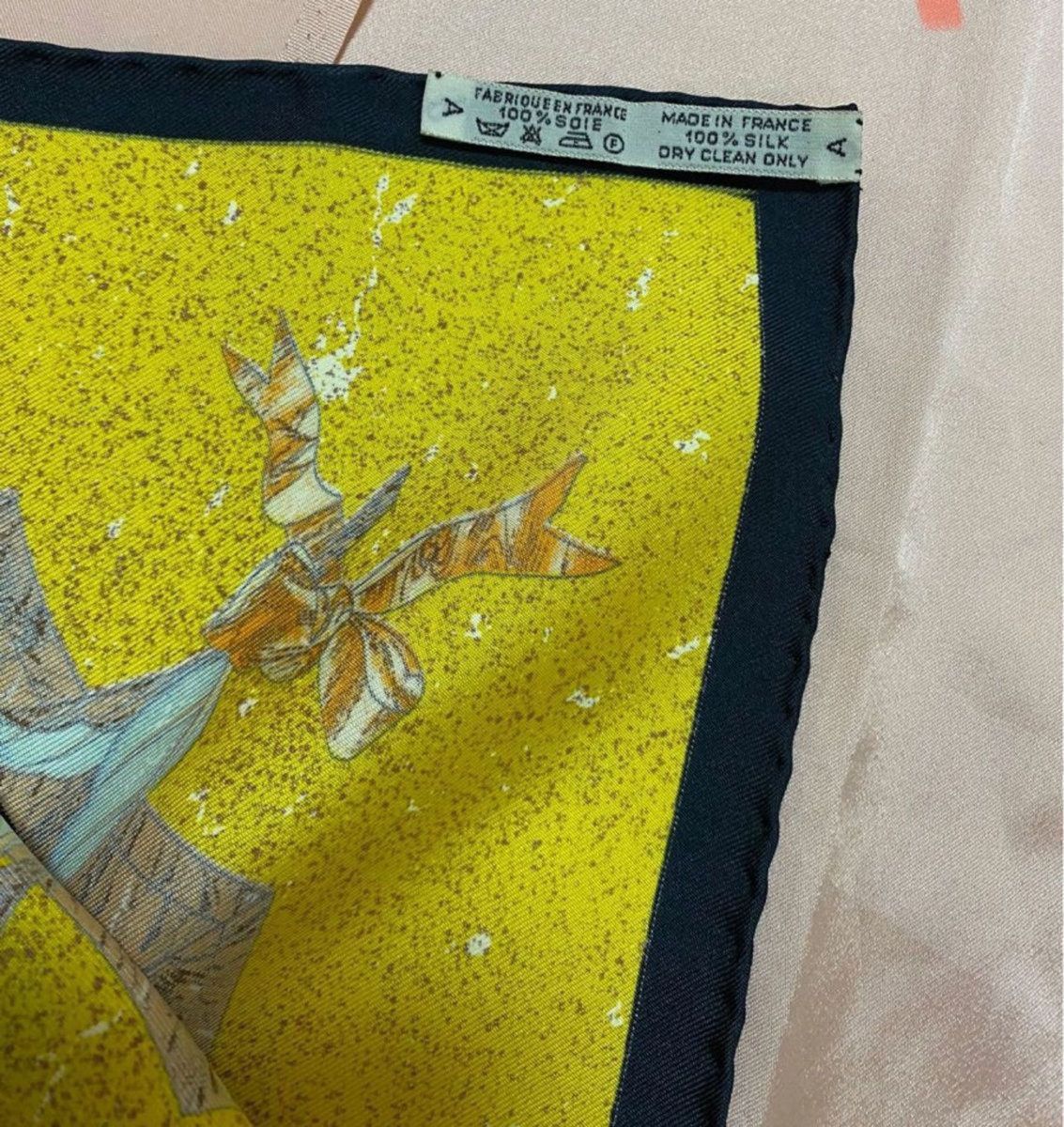 美品 エルメス スカーフ シルク イエロー ブラック 花柄 美品 エルメス スカーフ シルク イエロー ブラック 花柄
