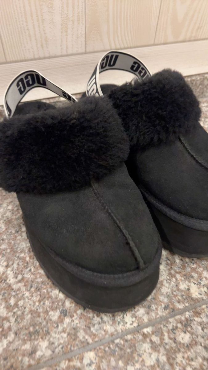 UGG 24cm 7 黒　スエード　厚底　ファーサンダル　アグ　UGG厚底サンダル　ブラック