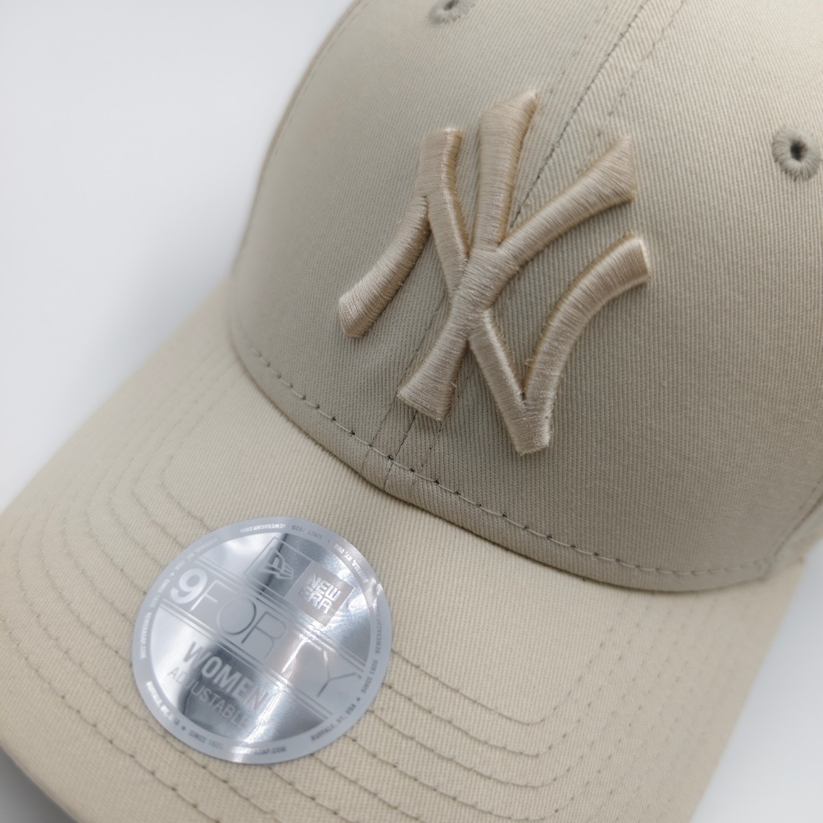ニューエラ 9FORTY NY ロゴ キャップ 【オフホワイト】ベージュ MLB メジャーリーグ NEW ERA 帽子 ヤンキース women ユニセックス .