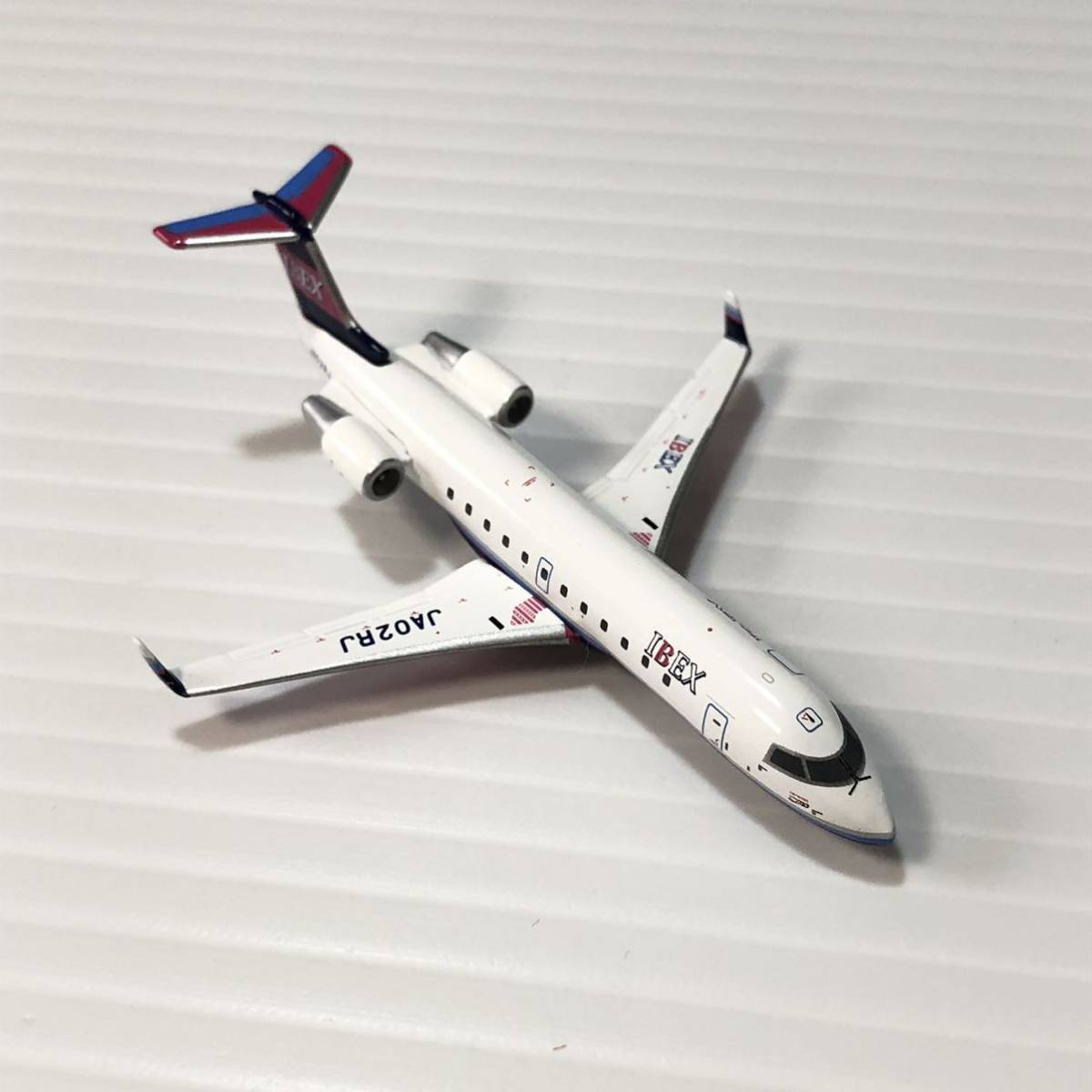 ジェミニ IBEX エアラインズ CRJ-100 JA02RJ （1/400スケール GeminiJet FW40002）ダイキャスト 航空機 飛行機 模型_画像4