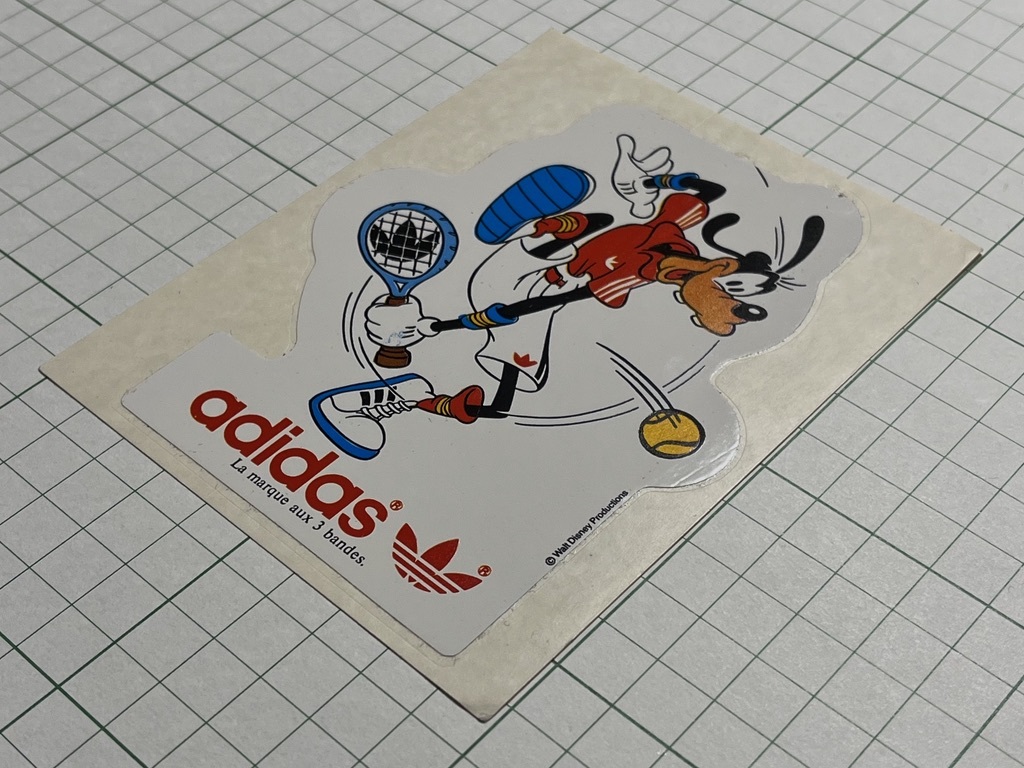 【adidas】古い アディダスのステッカー：1980~1990年代 フランス ディズニー グーフィー ビンテージ 非売品 デッドストック テニス +Ad_画像2