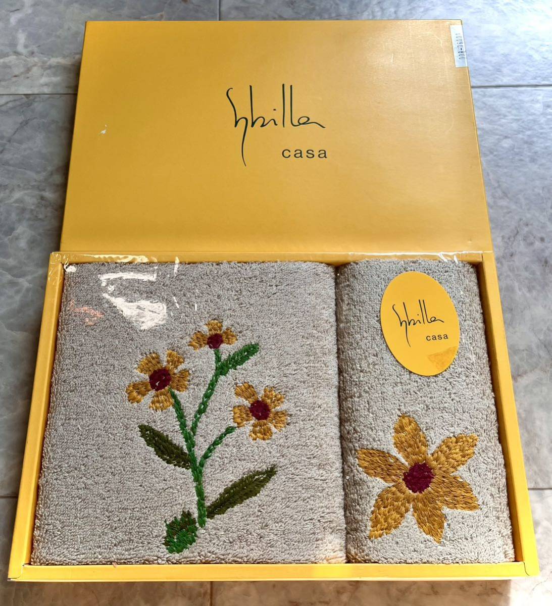 〈Sybillaシビラ〉厚地！フェイスタオル+ハンドタオル計２枚　花柄刺繍入　品番シール付_画像1