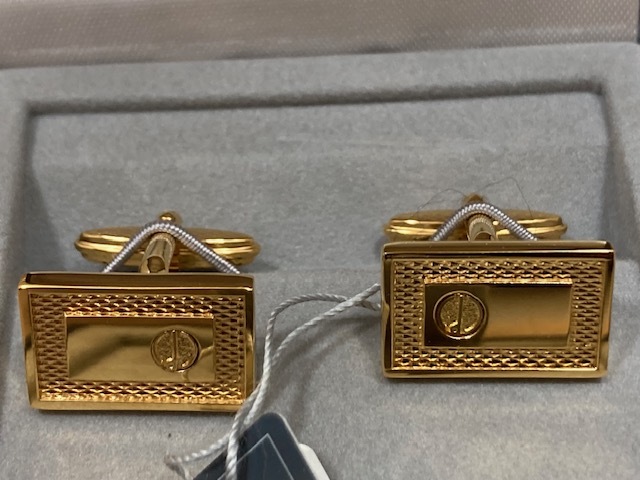 3641* dunhill ダンヒル ゴールドカラー 金色 カフス タイピン セット メンズ アクセサリー ネクタイピン カフスボタン ケース付 中古美品_画像6