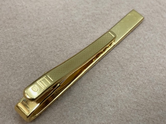 3641* dunhill ダンヒル ゴールドカラー 金色 カフス タイピン セット メンズ アクセサリー ネクタイピン カフスボタン ケース付 中古美品_画像5