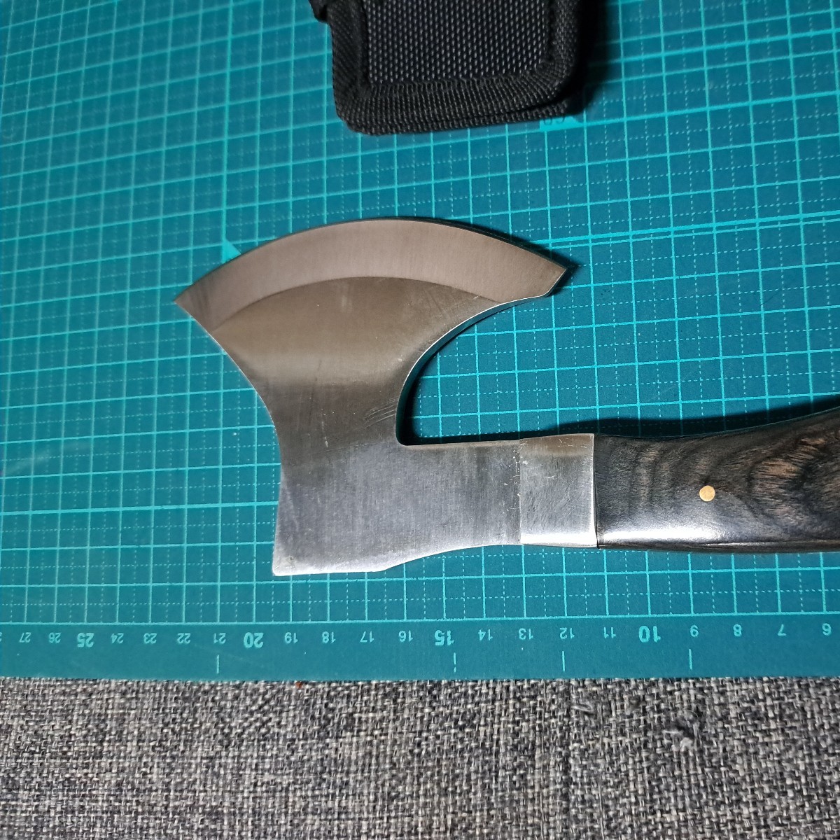  axe * for searching : Survival knife, kitchen knife, kitchen knife 