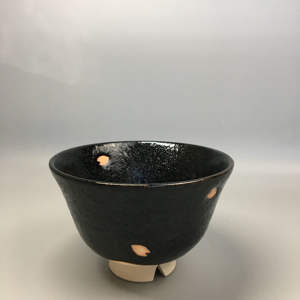 杉浦芳樹 瀬戸黒桜文茶碗 共箱 茶道具 抹茶碗 現代工芸 日展作家 師/北大路魯山人 19_画像3