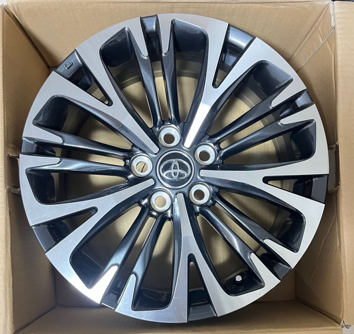 トヨタToyota 新車外し極上品ヤリスクロス Z 純正ホイール18 トヨタToyota 新車外し極上品ヤリスクロス Z 純正ホイール18