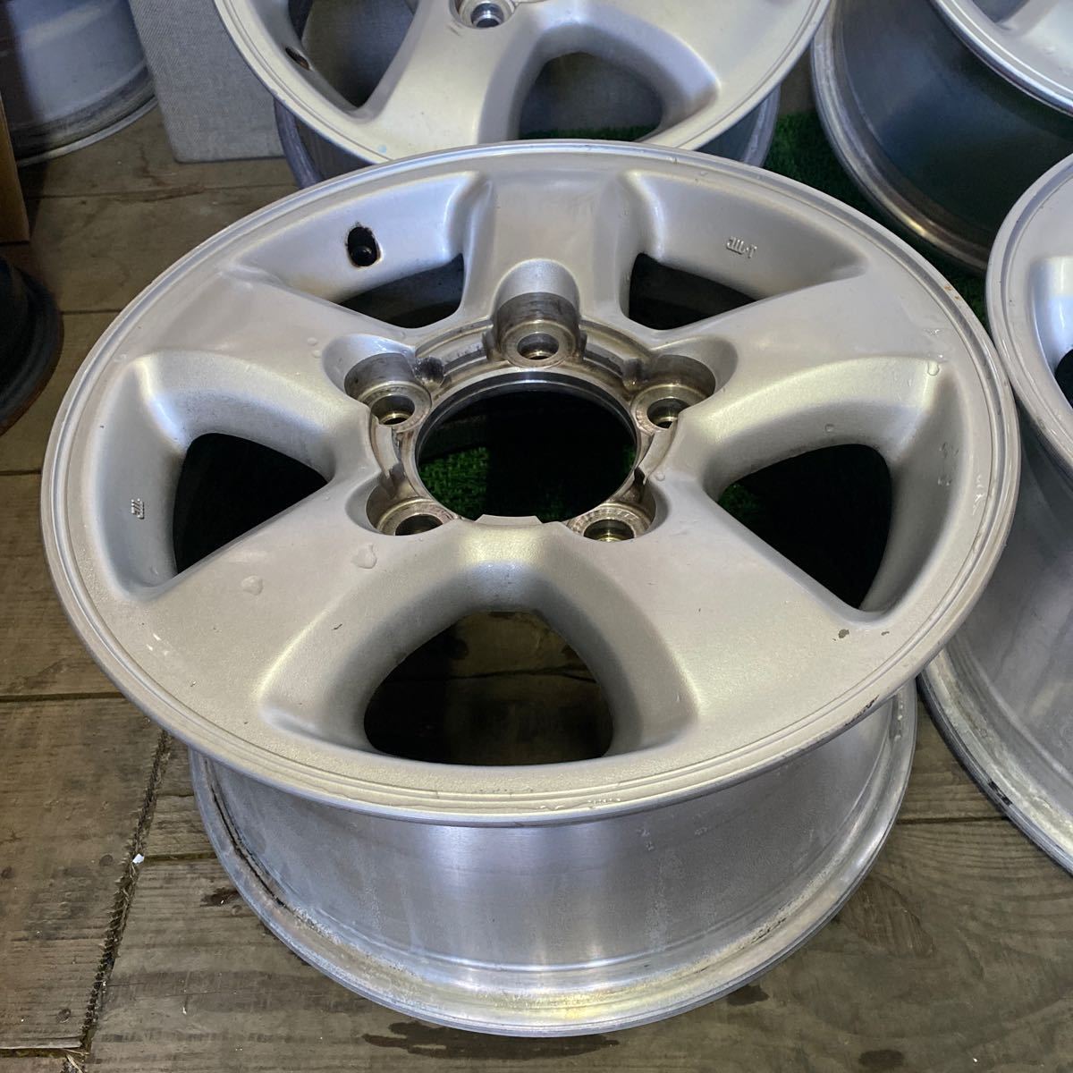 ランクル仕様ホイール 16インチ 16×8J OFF;+60 PCD;150-5H ハブ径;約110mm 傷あり、サビあり、4本 _画像2