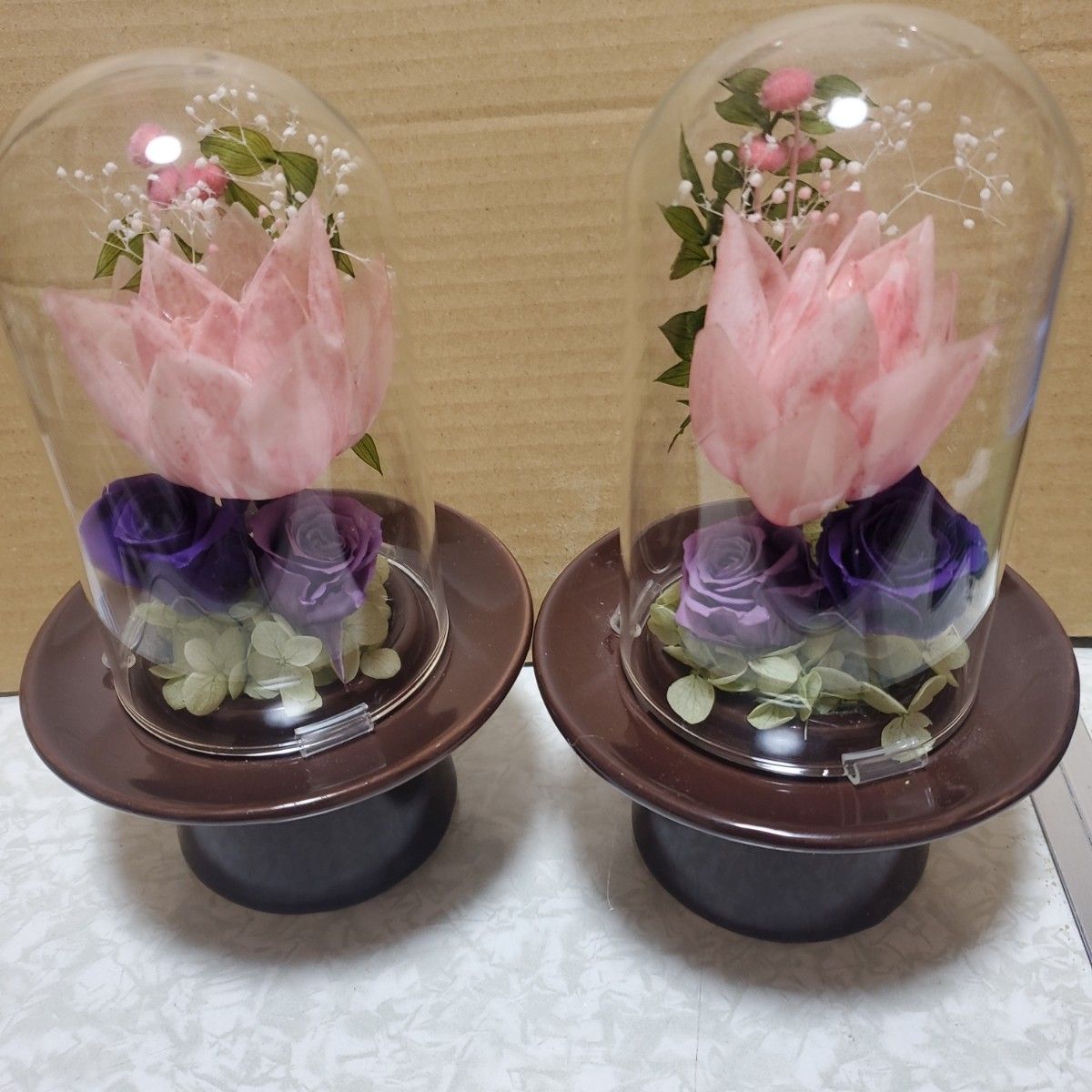特選仏花　ガラスドーム中サイズ一対　造花無し　蓮の花　プリザーブドフラワー