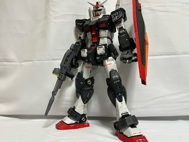 パーフェクトグレード　ＰＧ ＵＮＬＥＡＳＨＥＤ　1/60 　ガンダム　プロトタイプカラー　塗装済み完成品　044　バンダイ　アンリーシュド_画像3