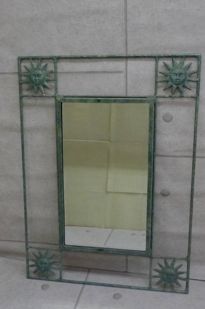 ll024●ヴィンテージ アイアンフレームのウォールミラー 飾り台 壁掛け 鏡 太陽 置台 ウォールデコ ガラス天板 クラシカルデザイン/180_画像2