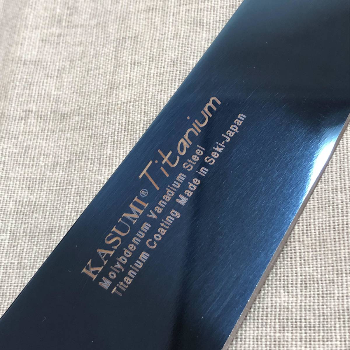 未使用　SUMIKAMA (スミカマ) 霞 包丁 チタンコーティング 剣型包丁 日本製 20cm 錆びにくい 切れ味 発色 ブルー 関市製 KASUMI 22020/B_画像4