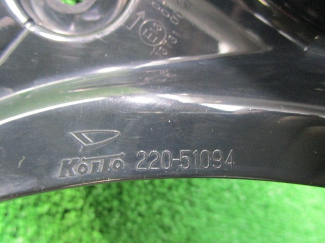 ダイハツ ムーヴカスタム LA100S 右テールランプ 220-51094_画像2