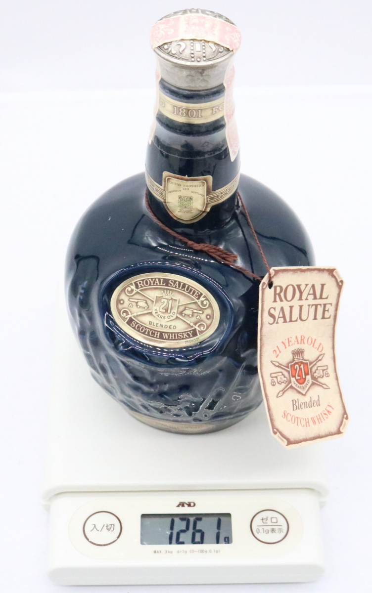 【ト滝】未開栓 ロイヤル サルート 21年 青 陶器ボトル 巾着袋 700ml 1,261g 40% スコッチ ROYAL SALUTE 古酒 DE784DEM12_画像3