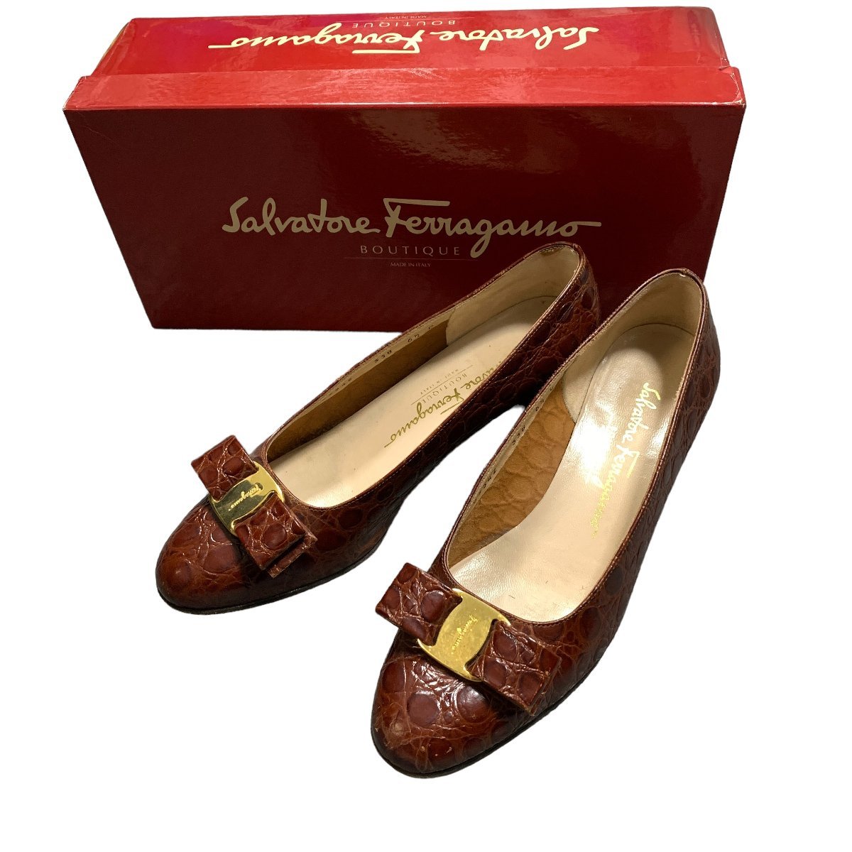 ◆中古品◆Salvatore Ferragamo サルバトーレフェラガモ VARA ヴァラ 24㎝相当 6ハーフ 箱付き E52836NI_画像1