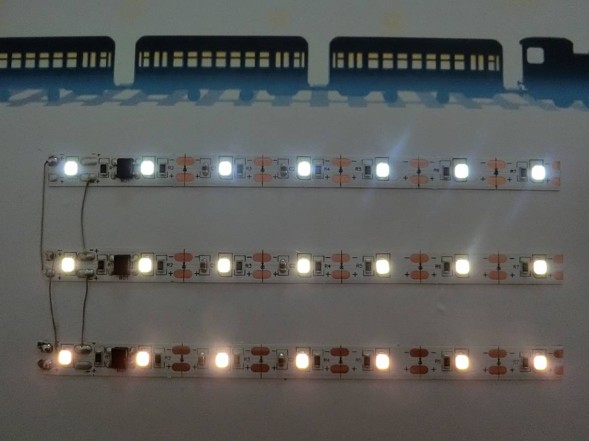 グランライトⅡ新LED室内灯キット(電球色)6両入り_点灯状態,一番下の電球色