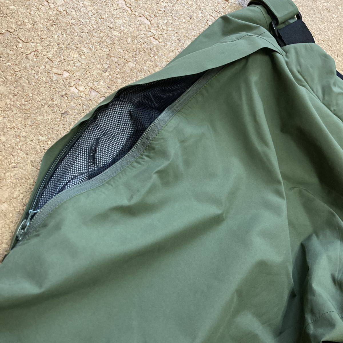 S I Oデサント DESCENTE ゴアテックス スキーパンツ S I Oデサント DESCENTE ゴアテックス スキーパンツ