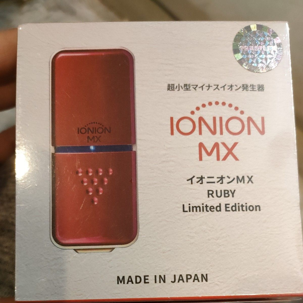 新品　トラストレックス 超小型マイナスイオン発生器 イオニオンMX ルビー