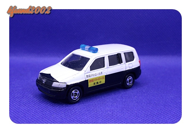 TOYOTA　PROBOX　トヨタ　プロボックス　防犯パトロール　パトカー　TOMY TOMICA　トミカ製　ミニカー　コレクター放出品！_画像1