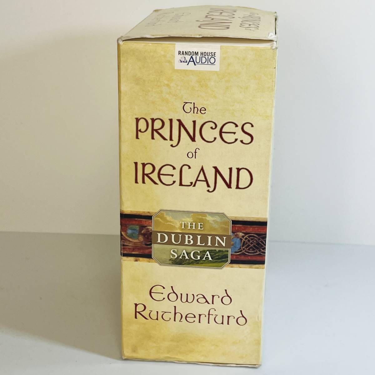 【希少カセットテープ】The Princes of Ireland: The Dublin Saga カセット オーディオブック ＋「PRINCESS IN LOVE」_画像2