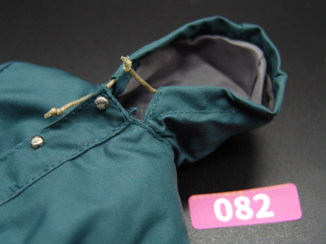 【 P 082 】1/6ドールパーツ：DRAGON製 ドイツ警察防寒ジャケット【 長期保管・ジャンク扱い品 】_フード付きです