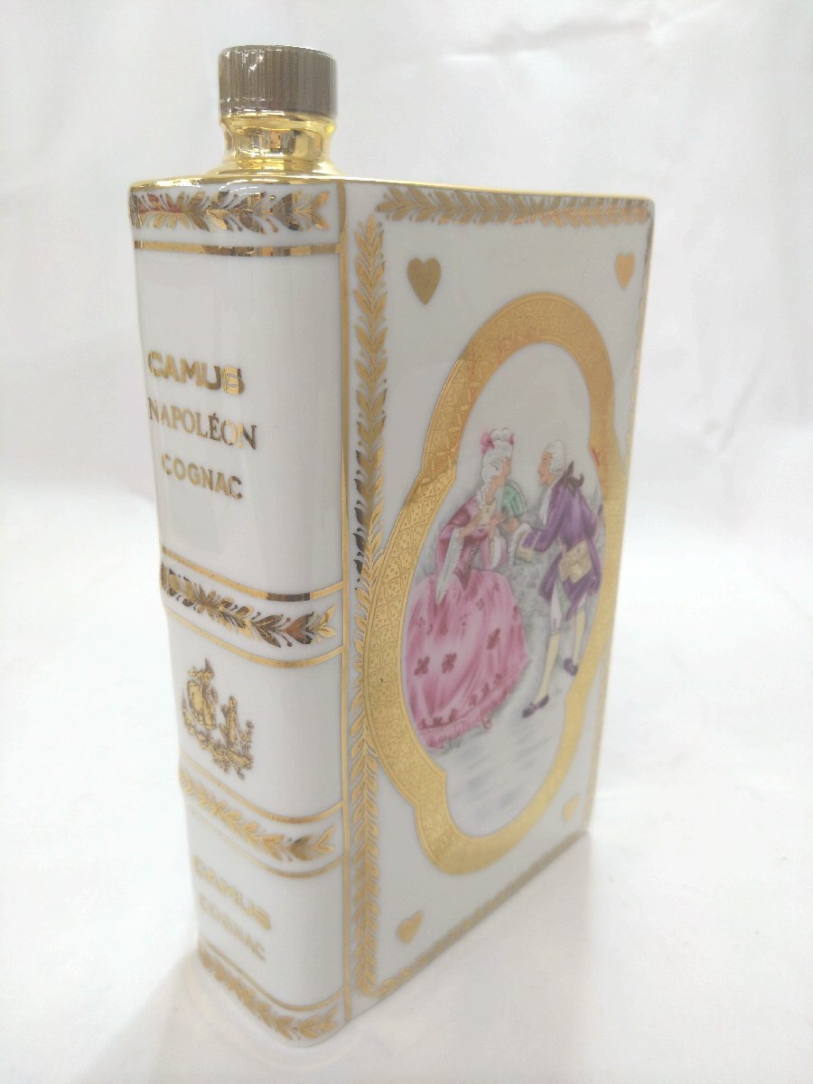 （未開栓）カミュ ナポレオンブック 天使の戯れ/紳士と淑女 白 陶器 CAMUS NAPOLEON BOOK COGNAC 700ml(約 1166.3g) 40%【送料別途】KA0725_画像2