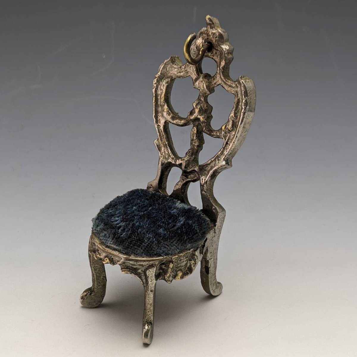 1920年代 真鍮製 椅子型 懐中時計ホルダー グリーンシート