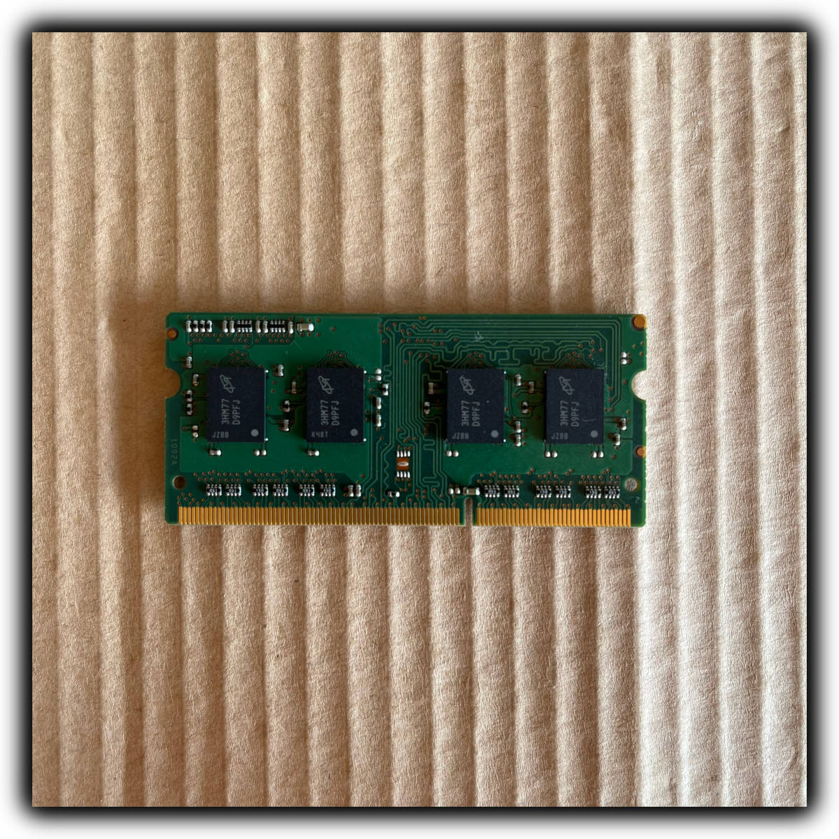 Hynix、Micron、Elpida 計8枚15GB分あります。