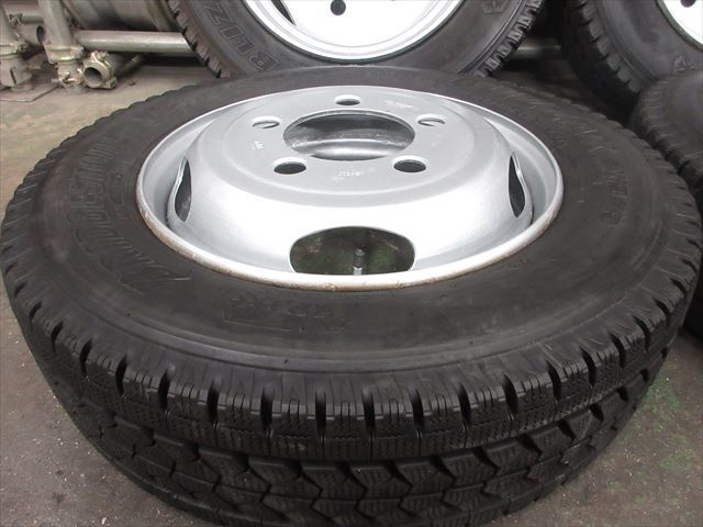 送料無料　スタッドレス　205/70R17.5　BS　W979　20～21年　ダイナ　トヨエース　デュトロ　DF2D17.5×5.25　5穴　両面再塗装　6本セット_画像3