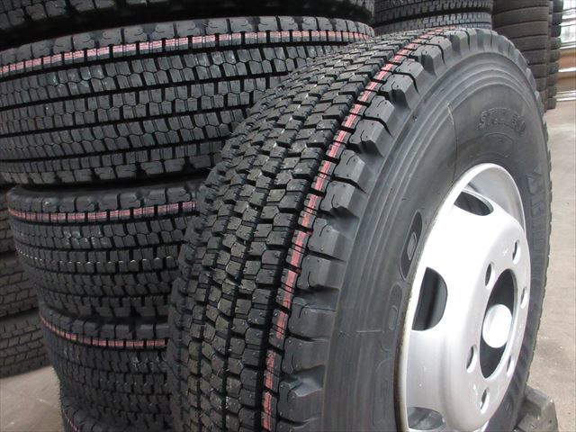 送料無料　新品スタッドレス　245/80R17.5　BS　W900　23年　増トン17.5×6.75　6穴　再塗装　6本　フォワード　レンジャー　ファイター等_画像1