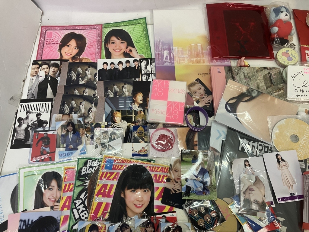 【6874】[1円～] [約15㎏] アイドル タレント アーティスト グッズ まとめ 乃木坂46 日向坂46 AKB48 GENERATIONS など ジャンク品 現状品_画像6