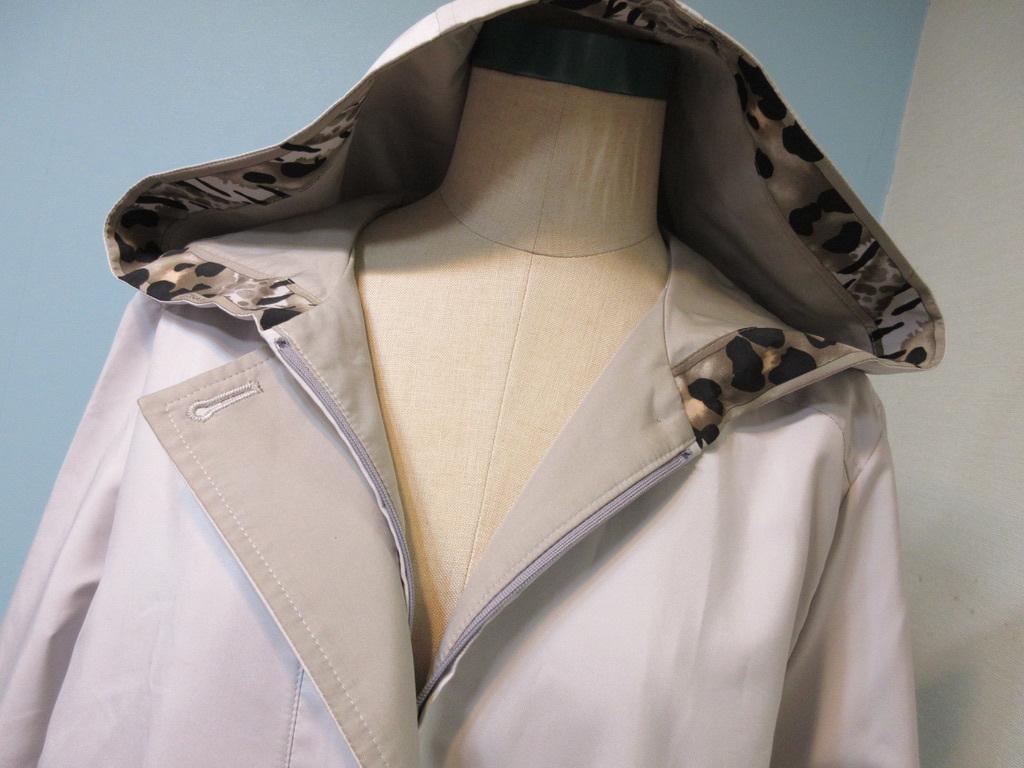 LEONARD レオナールレオパード柄コート・日本製・春まで使えるフード豹柄・ロゴプレート付き_画像2