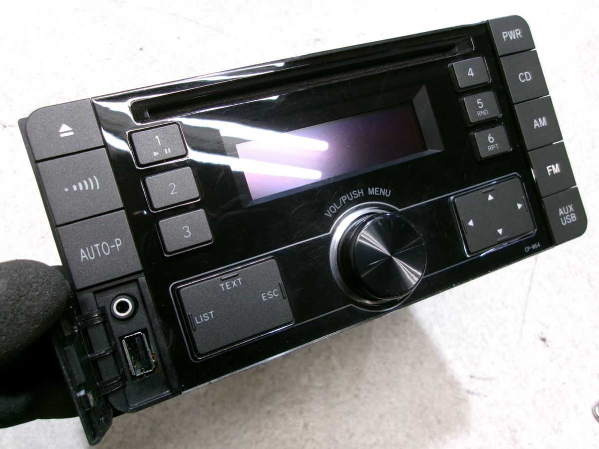 ★激安!★トヨタ 純正 DEH-8138ZT CDデッキ プレーヤー オーディオ 2DIN USB AUX 08600-00M10 / 2Q12-1132_画像3