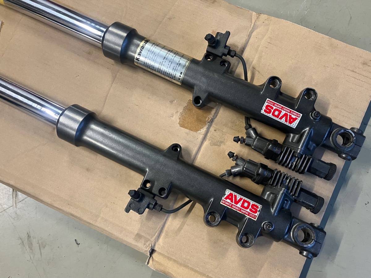 GPZ900R 初期型 フロントフォーク AVDS A1 A2 カヤバ KYB 38パイ GPZ900R 初期型 フロントフォーク AVDS A1 A2 カヤバ KYB 38パイ