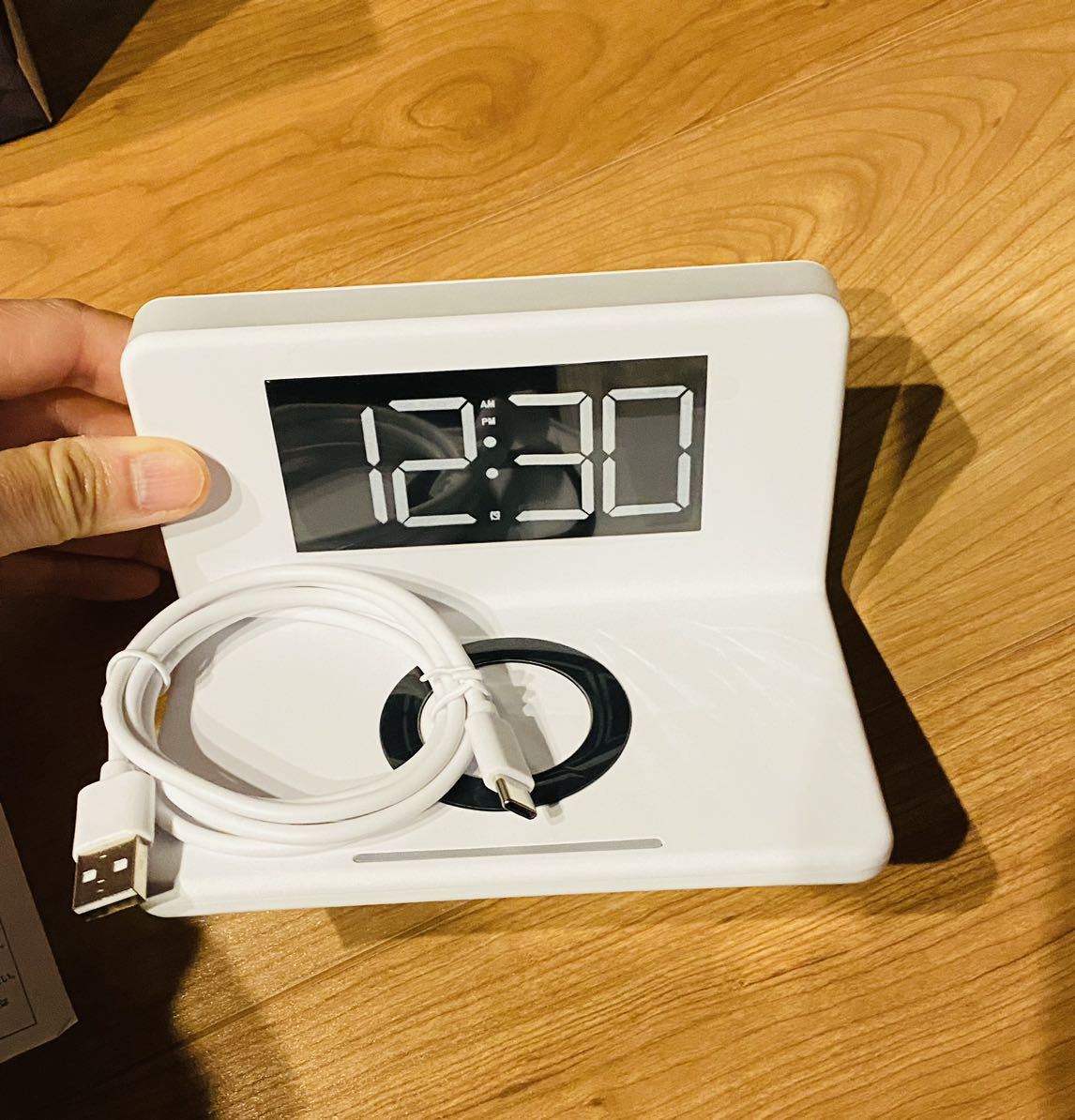 Wireldss Charger+Room Light with Clock ワイヤレス充電＆時計　開封したが未使用　白　東横インロゴ入りのレア_画像6