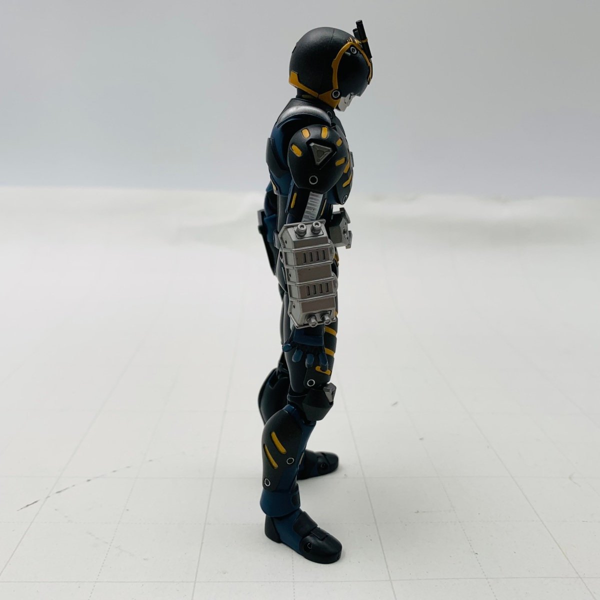 中古品 S.H.Figuarts フィギュアーツ 仮面ライダー龍騎 オルタナティブ・ゼロ_画像5