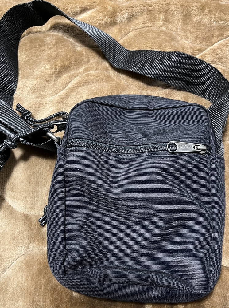 【新品未使用/送料込】 EASTPAK ミニショルダーバッグ イーストパック アメカジ ポーチ 西海岸 おでかけ 散歩 旅行 オシャレ ユニセックス_画像2