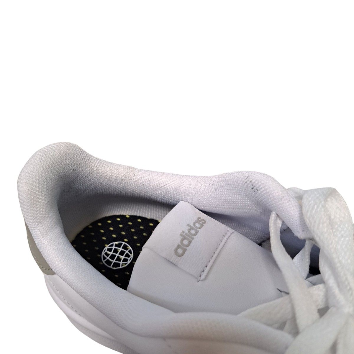 adidas ホワイト　アディダス　スニーカー アドバンコート 26.5 白　LQA23 シューズ　新品　メンズ　レディース