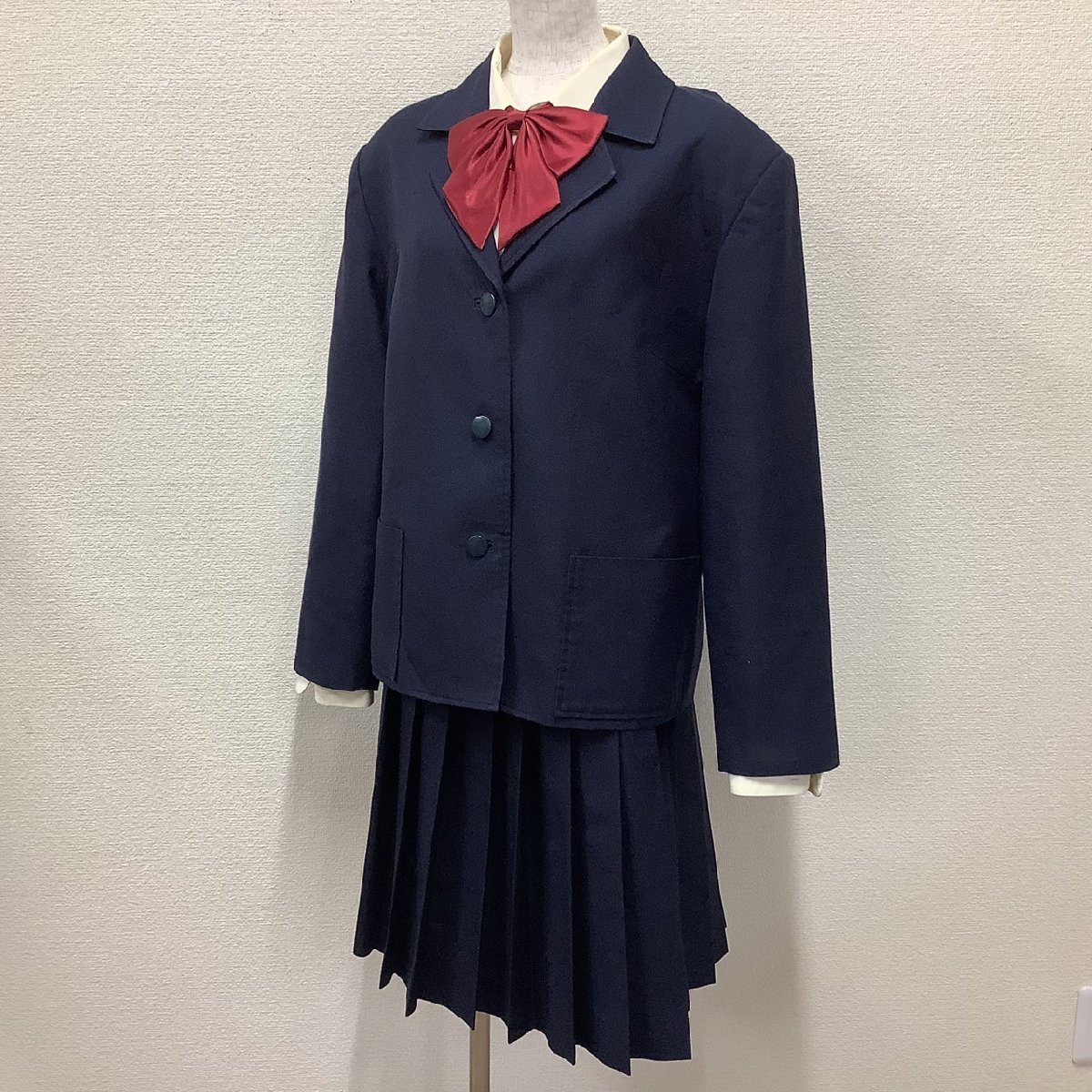 I240/Y(中古)山形県 金井中学校 女子制服4点 /旧制服/大きめ/別寸/W73/4L/ブレザー/長袖ブラウス/冬スカート/リボン/紺/NIKKE/学生服_画像1