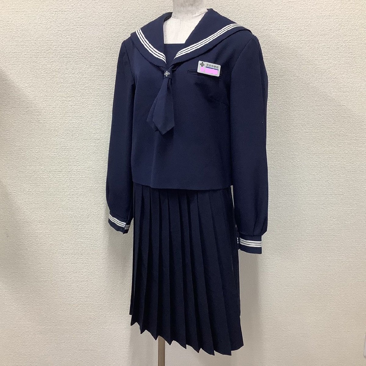 I247/Y(中古)山形県 河北中学校 女子制服3点 /名札付き/175A/W75/丈58/セーラー/スカート/タイ/白3本ライン/KANKO/紺/冬/女子学生/学生服_画像1