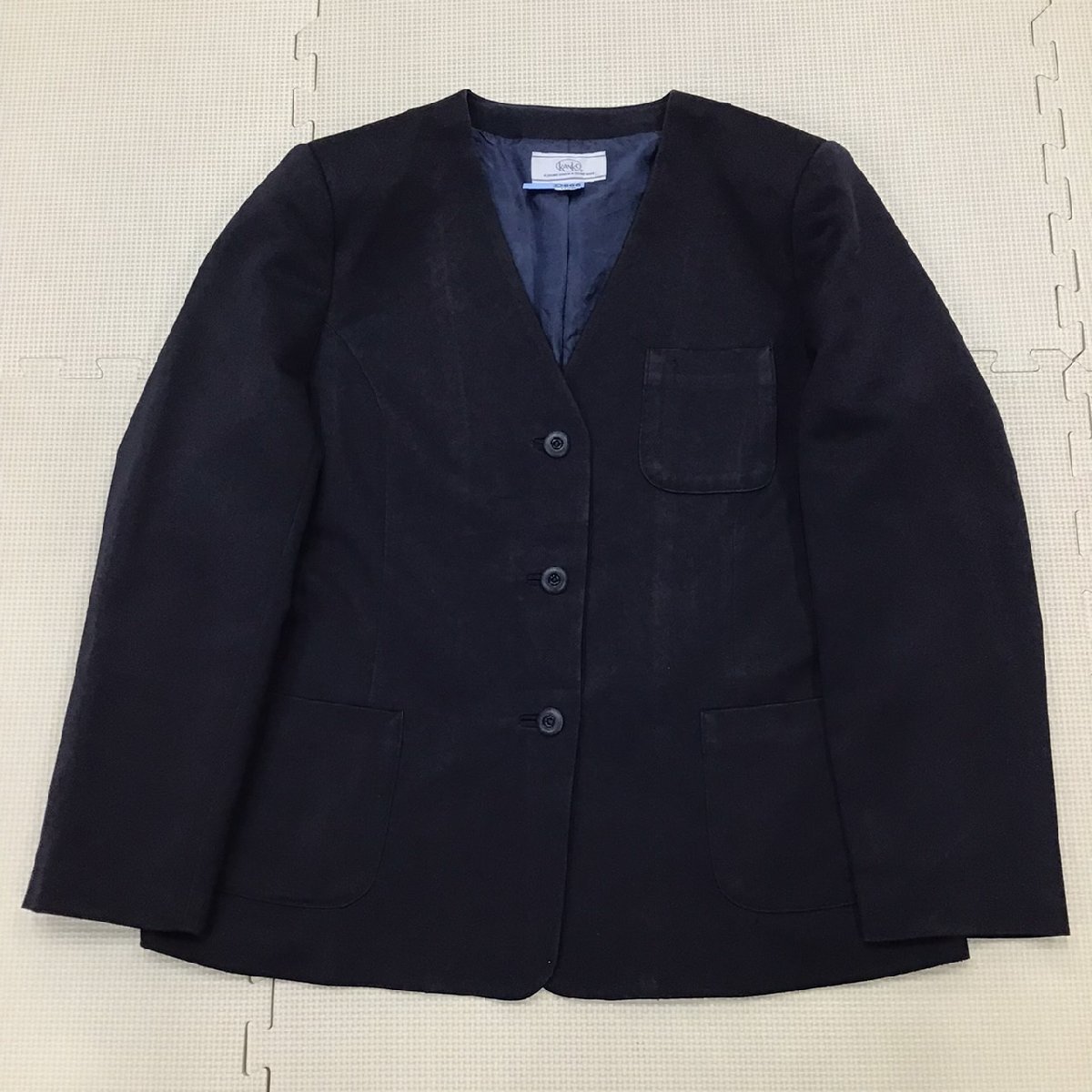 O398/(中古) 女子制服4点 /校名不明/大きめ/175A/KL/W72/イートン型ブレザー/ブラウス/スカート/紐リボン/紺/赤/KANKO/中学校/高校/学生服_画像2