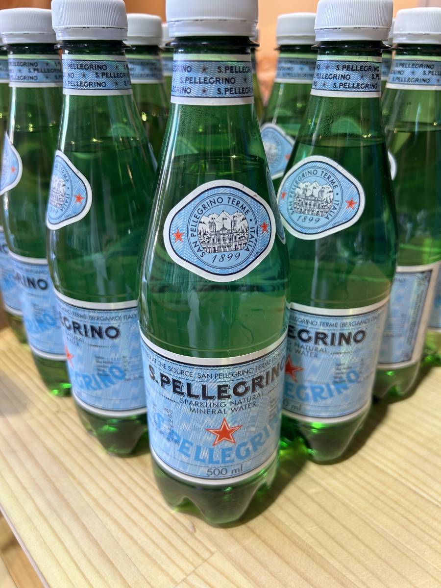 サンペレグリノ　S.PELLEGRINO　極微炭酸　PET　５００ml× ２４本　イタリア産　ミネラルウォーター　スパークリング　炭酸水_画像1