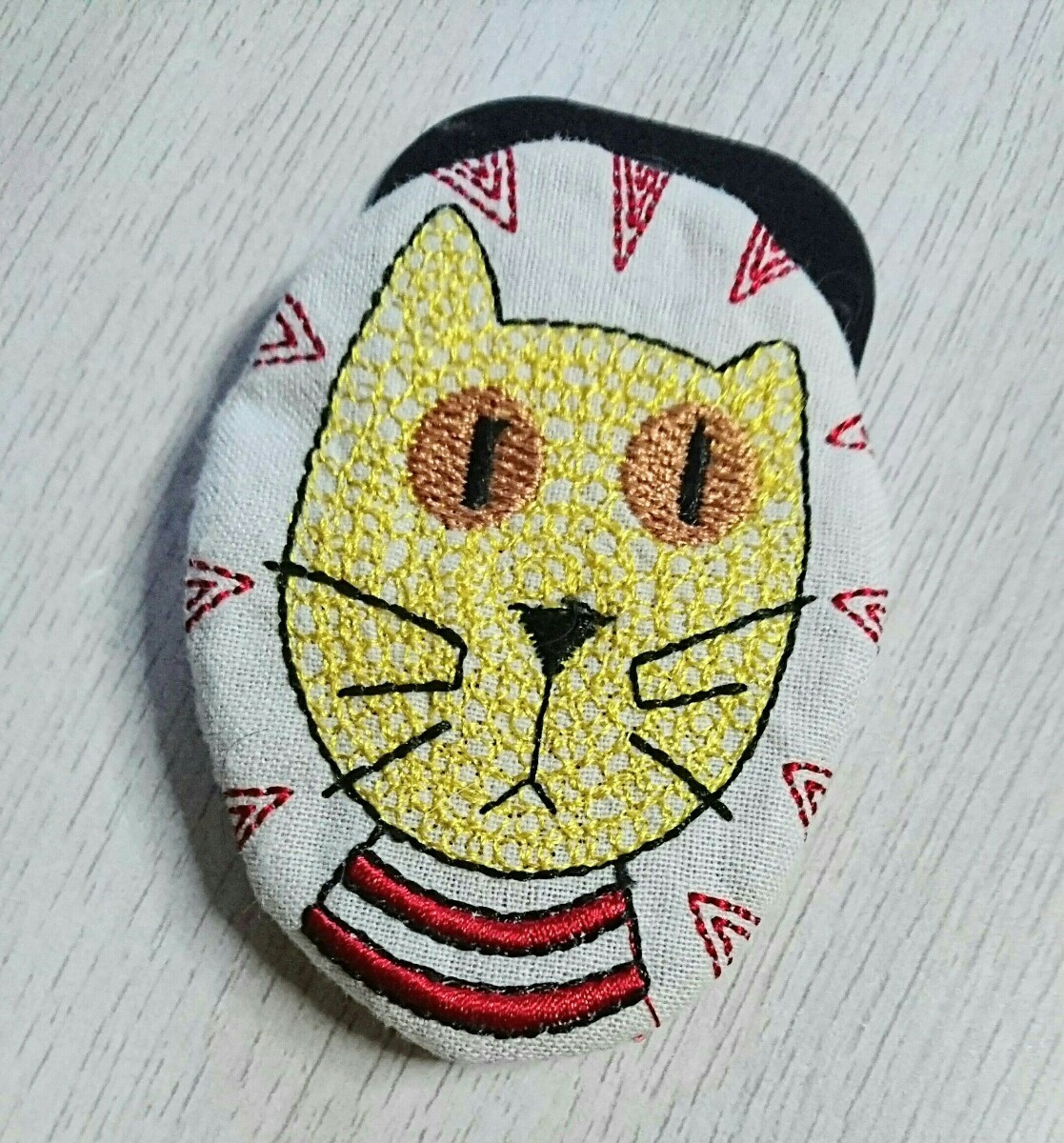 新品★猫さん刺繍がかわいい柔らかいワッペンブローチ★バッジ★ねこ アップリケ バッチ ピンズ cat 猫 ブローチ プレゼントにも _画像3