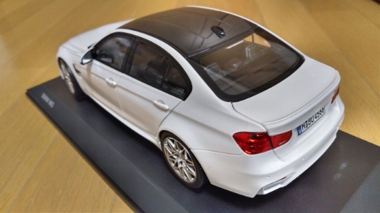 即決　BMW　純正　特注　ディーラー　カラーサンプル　M3　コンペティション　ミネラルホワイトメタリック　1/18　絶版　レア　レア_画像3