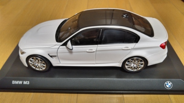 即決　BMW　純正　特注　ディーラー　カラーサンプル　M3　コンペティション　ミネラルホワイトメタリック　1/18　絶版　レア　レア_画像2